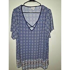 Avenue women's plus size  blue/white/red patterned stretchy top sz 26/28